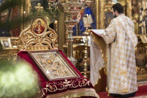 Slujba din noaptea trecerii dintre ani la Catedrala Patriarhală Poza 282734