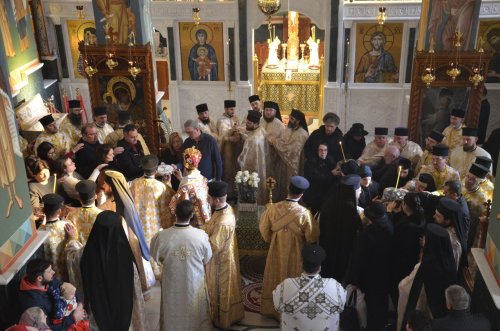 Slujire arhierească la Mănăstirea Izbuc Poza 282968