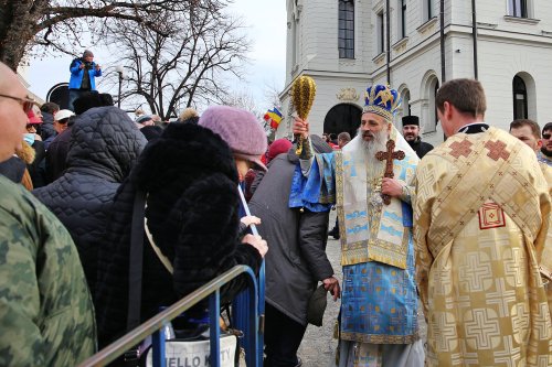 Mitropolitul Moldovei și Bucovinei a săvârșit Sfințirea cea Mare a apei Poza 283361