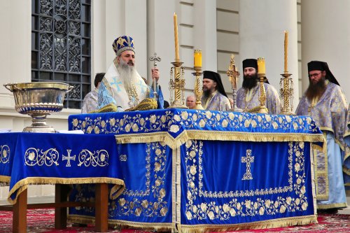 Mitropolitul Moldovei și Bucovinei a săvârșit Sfințirea cea Mare a apei Poza 283364