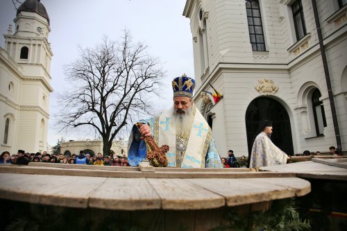 Mitropolitul Moldovei și Bucovinei a săvârșit Sfințirea cea Mare a apei Poza 283366