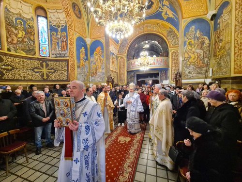 Slujire arhierească în Parohia „Sfântul Nicolae” din Cluj‑Napoca Poza 283412