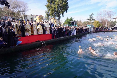 Sfinţirea apelor în lumea ortodoxă Poza 283476