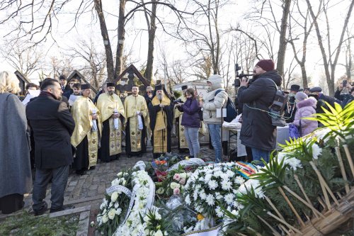 Rugăciuni de pomenire pentru poetul Mihai Eminescu în Capitală Poza 284036