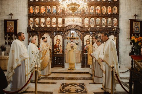 Cinstire pentru credincioşi în parohia clujeană „Sfântul Vasile cel Mare” Poza 284059