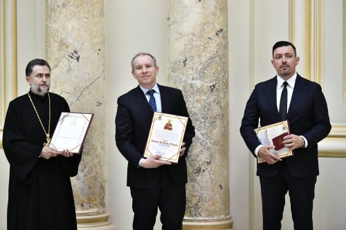 Distincții pentru colaboratorii mediatici ai Patriarhiei Române Poza 284325