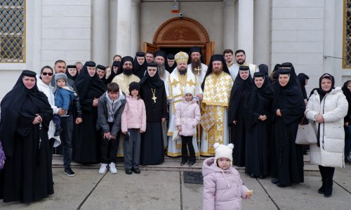 Rugăciune și slujire la mănăstirea ilfoveană Pasărea Poza 284470
