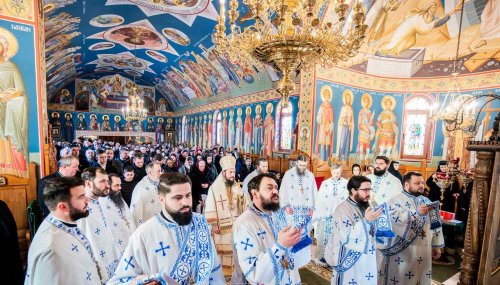 Liturghie arhierească la Mănăstirea Marginea Poza 284513