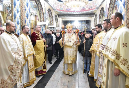Mâna dreaptă a Sfântului Ierarh Nicolae și icoana făcătoare de minuni, aduse la Cluj-Napoca Poza 284502