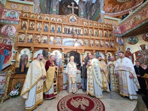 Mâna dreaptă a Sfântului Ierarh Nicolae și icoana făcătoare de minuni, aduse la Cluj-Napoca Poza 284504