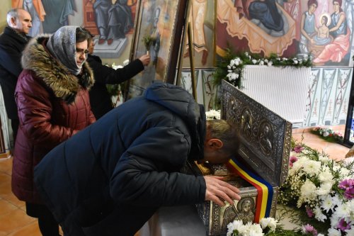 Mâna dreaptă a Sfântului Ierarh Nicolae și icoana făcătoare de minuni, aduse la Cluj-Napoca Poza 284506