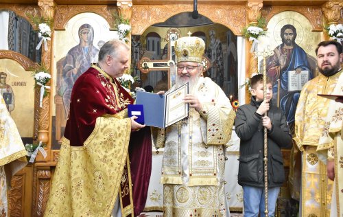 Mâna dreaptă a Sfântului Ierarh Nicolae și icoana făcătoare de minuni, aduse la Cluj-Napoca Poza 284507