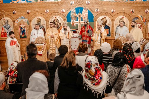 Sfințirea unei noi biserici românești din Spania Poza 284573