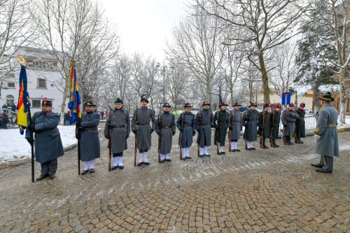 Hora Unirii la statuia domnitorului Alexandru Ioan Cuza din București Poza 284665