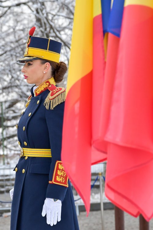 Hora Unirii la statuia domnitorului Alexandru Ioan Cuza din București Poza 284668