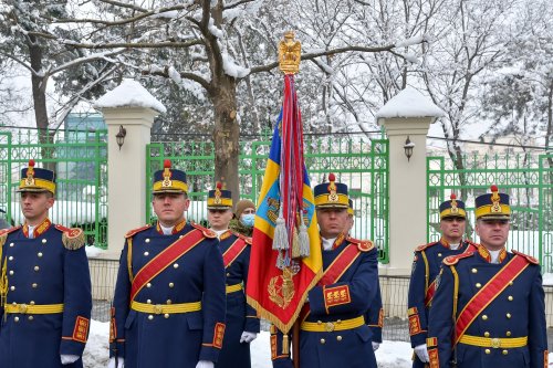 Hora Unirii la statuia domnitorului Alexandru Ioan Cuza din București Poza 284669