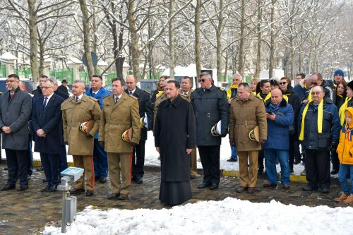 Hora Unirii la statuia domnitorului Alexandru Ioan Cuza din București Poza 284672