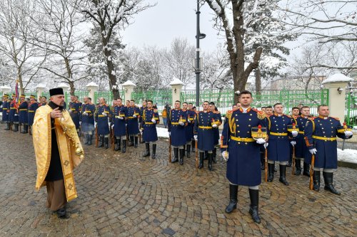 Hora Unirii la statuia domnitorului Alexandru Ioan Cuza din București Poza 284675