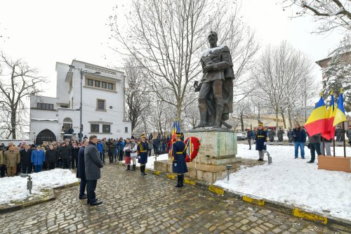 Hora Unirii la statuia domnitorului Alexandru Ioan Cuza din București Poza 284683