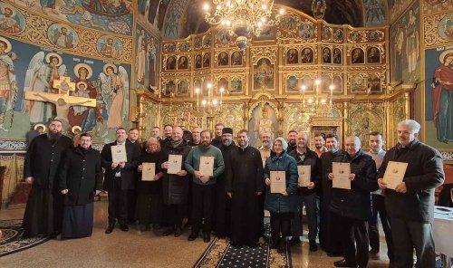 Distincții pentru cântăreți bisericești și dirijori din Protoieria Ploiești Nord  Poza 285014