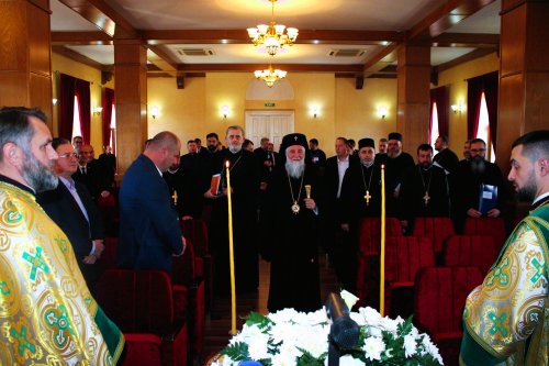 Întrunirea forului deliberativ al Arhiepiscopiei Craiovei Poza 285008