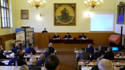 Ședință a Adunării eparhiale a Arhiepiscopiei Sibiului  Poza 284985