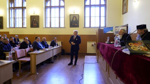 Ședință a Adunării eparhiale a Arhiepiscopiei Sibiului  Poza 284988