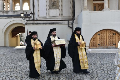 Sfinții Trei Ierarhi, prezenți în Catedrala Patriarhală prin cinstitele lor moaște Poza 285028