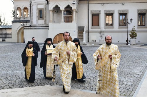 Sfinții Trei Ierarhi, prezenți în Catedrala Patriarhală prin cinstitele lor moaște Poza 285029