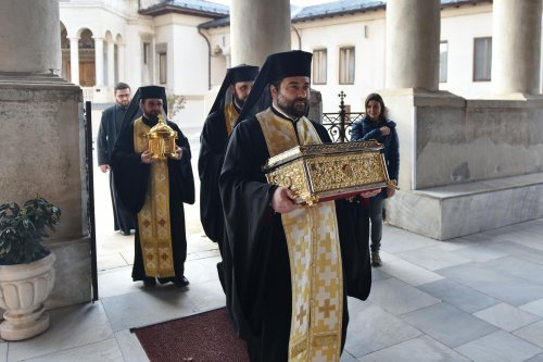 Sfinții Trei Ierarhi, prezenți în Catedrala Patriarhală prin cinstitele lor moaște Poza 285030