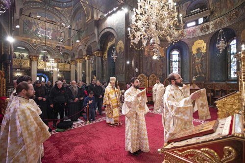 Sfinții Trei Ierarhi cinstiți la Catedrala Patriarhală din București Poza 285093
