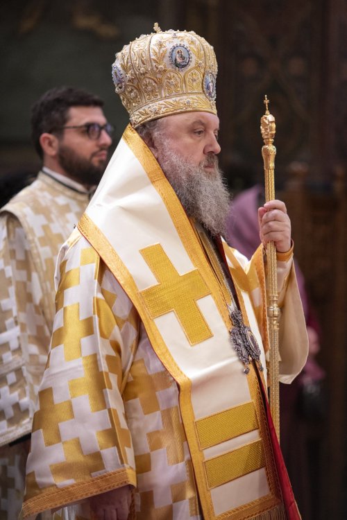 Sfinții Trei Ierarhi cinstiți la Catedrala Patriarhală din București Poza 285094