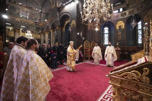 Sfinții Trei Ierarhi cinstiți la Catedrala Patriarhală din București Poza 285097