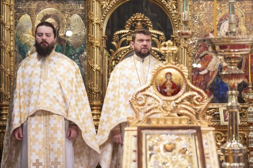 Sfinții Trei Ierarhi cinstiți la Catedrala Patriarhală din București Poza 285100