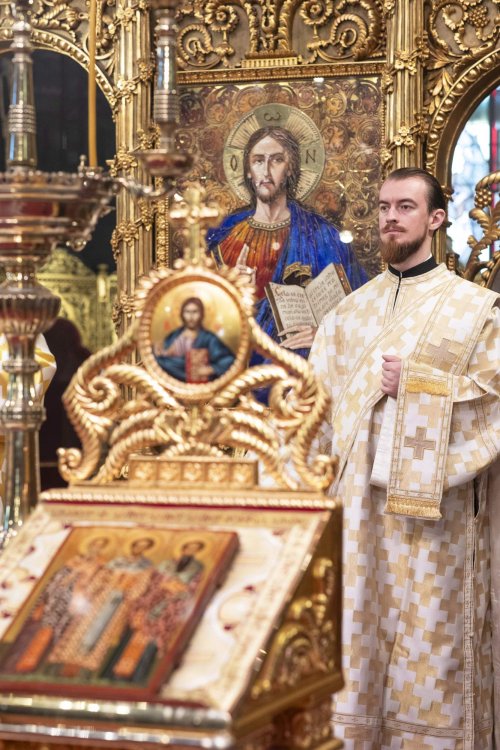 Sfinții Trei Ierarhi cinstiți la Catedrala Patriarhală din București Poza 285109