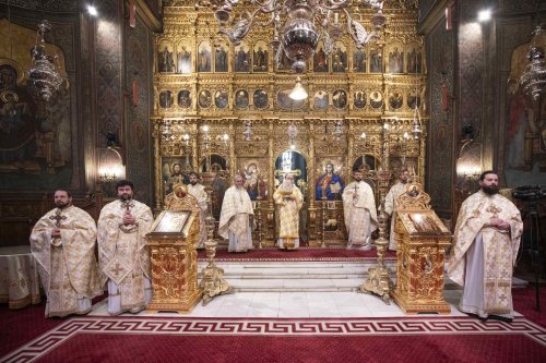 Sfinții Trei Ierarhi cinstiți la Catedrala Patriarhală din București Poza 285110