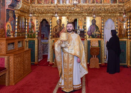 „Sfinții Trei Ierarhi, izvoare de referință pentru credința ortodoxă” Poza 285089