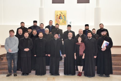 Pregătirea clericilor din Eparhia Iașilor pentru concursul național catehetic  Poza 285368