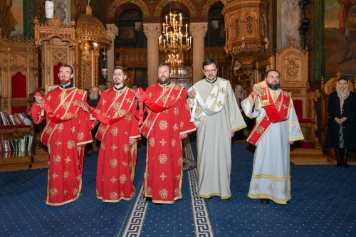 Taina preoției pentru un ostenitor la Biroul de presă al Patriarhiei Române Poza 285395