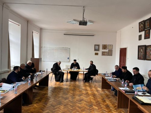 Ședință de lucru cu protopopii din Arhiepiscopia Sibiului Poza 285924