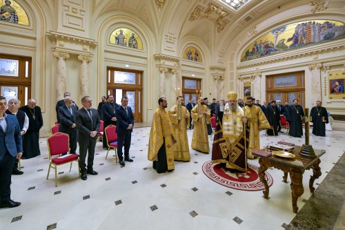 Membrii Adunării eparhiale a Arhiepiscopiei Bucureștilor reuniți în ședință anuală de lucru Poza 285965