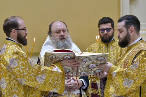 Membrii Adunării eparhiale a Arhiepiscopiei Bucureștilor reuniți în ședință anuală de lucru Poza 285969