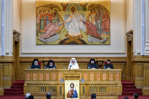 Membrii Adunării eparhiale a Arhiepiscopiei Bucureștilor reuniți în ședință anuală de lucru