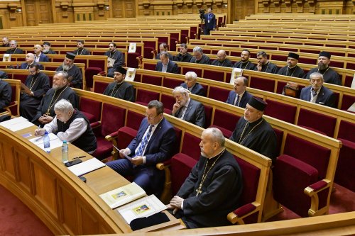 Membrii Adunării eparhiale a Arhiepiscopiei Bucureștilor reuniți în ședință anuală de lucru Poza 285976