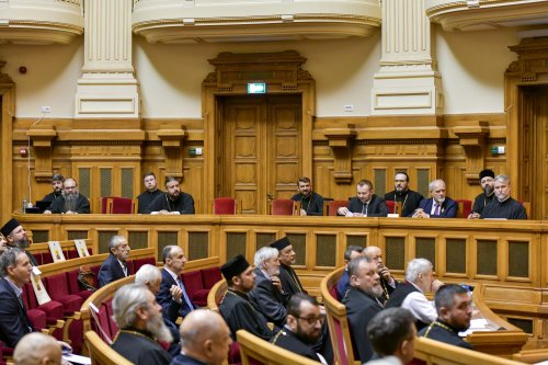 Membrii Adunării eparhiale a Arhiepiscopiei Bucureștilor reuniți în ședință anuală de lucru Poza 285980