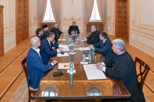Membrii Adunării eparhiale a Arhiepiscopiei Bucureștilor reuniți în ședință anuală de lucru Poza 285983