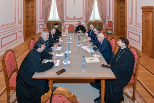 Membrii Adunării eparhiale a Arhiepiscopiei Bucureștilor reuniți în ședință anuală de lucru Poza 285986