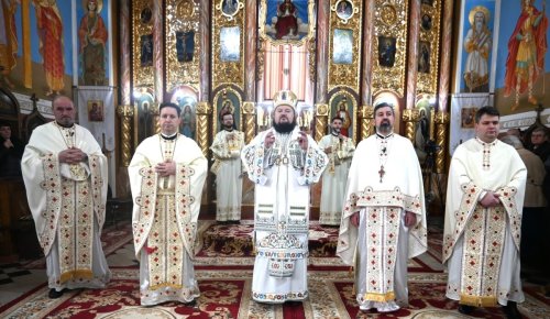 Liturghie arhierească în Parohia „Adormirea Maicii Domnului” din Zalău Poza 286168