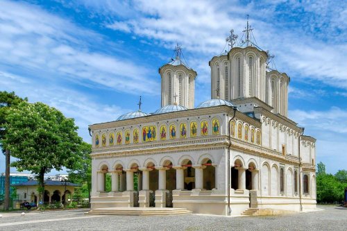 Organizarea Bisericii Ortodoxe Române în istorie şi azi Poza 286371