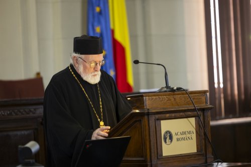 Academicianul Răzvan Theodorescu - bun cunoscător al artei bisericeşti medievale din România Poza 286643